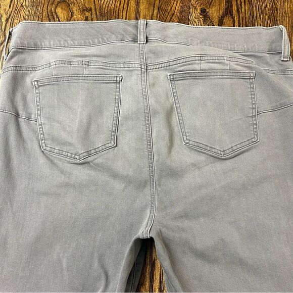 Torrid Feel the Fit Bombshell Skinny 20R Super Soft Grey Distressed High Rise - Picture 7 of 12